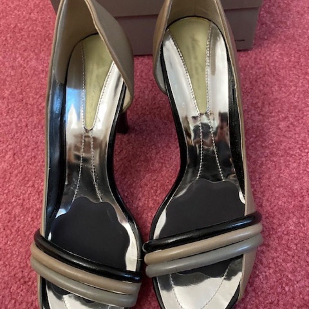 Kenneth Cole BE Strappy CA Heel -- Size 7
